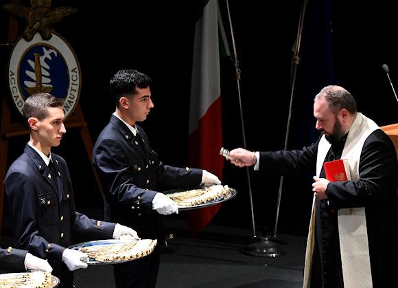 Accademia Aeronautica consegnati gli spadini agli allievi del 1